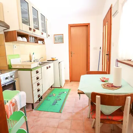 Stinjan Elda Apartman Póla