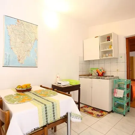 Stinjan Elda Apartman Póla